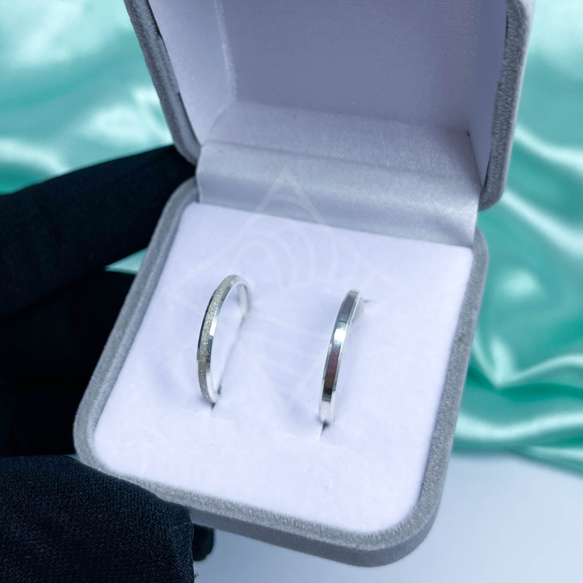 Par de Alianças Diamantada Chanfrada 2mm - Prata 950