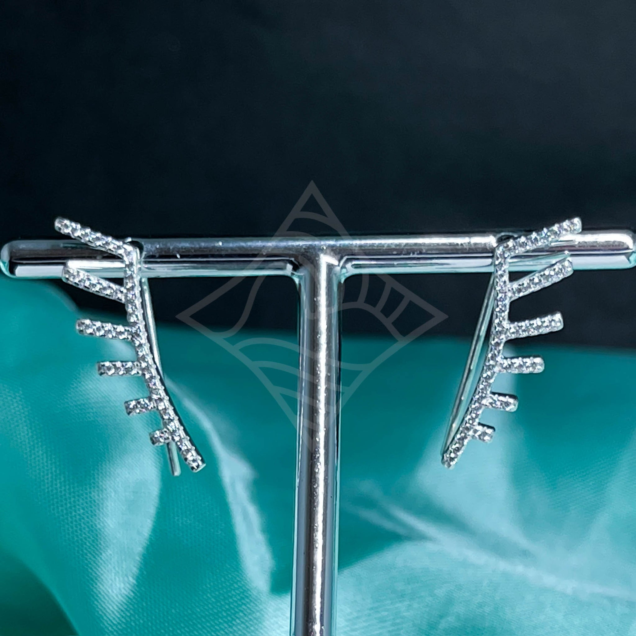 Brinco Earcuff Cravejado Nanda