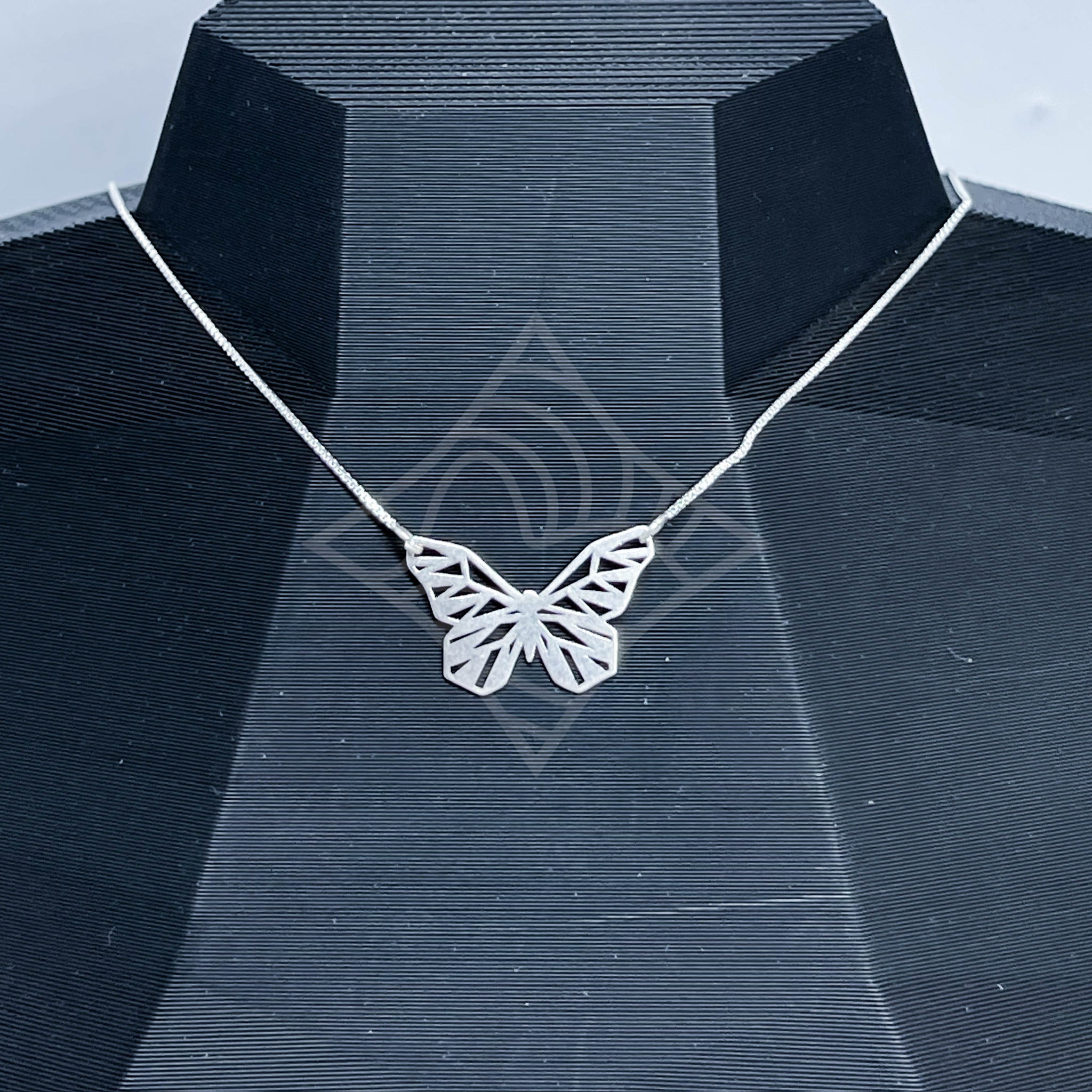 Colar Borboleta Geometrica Bruna
