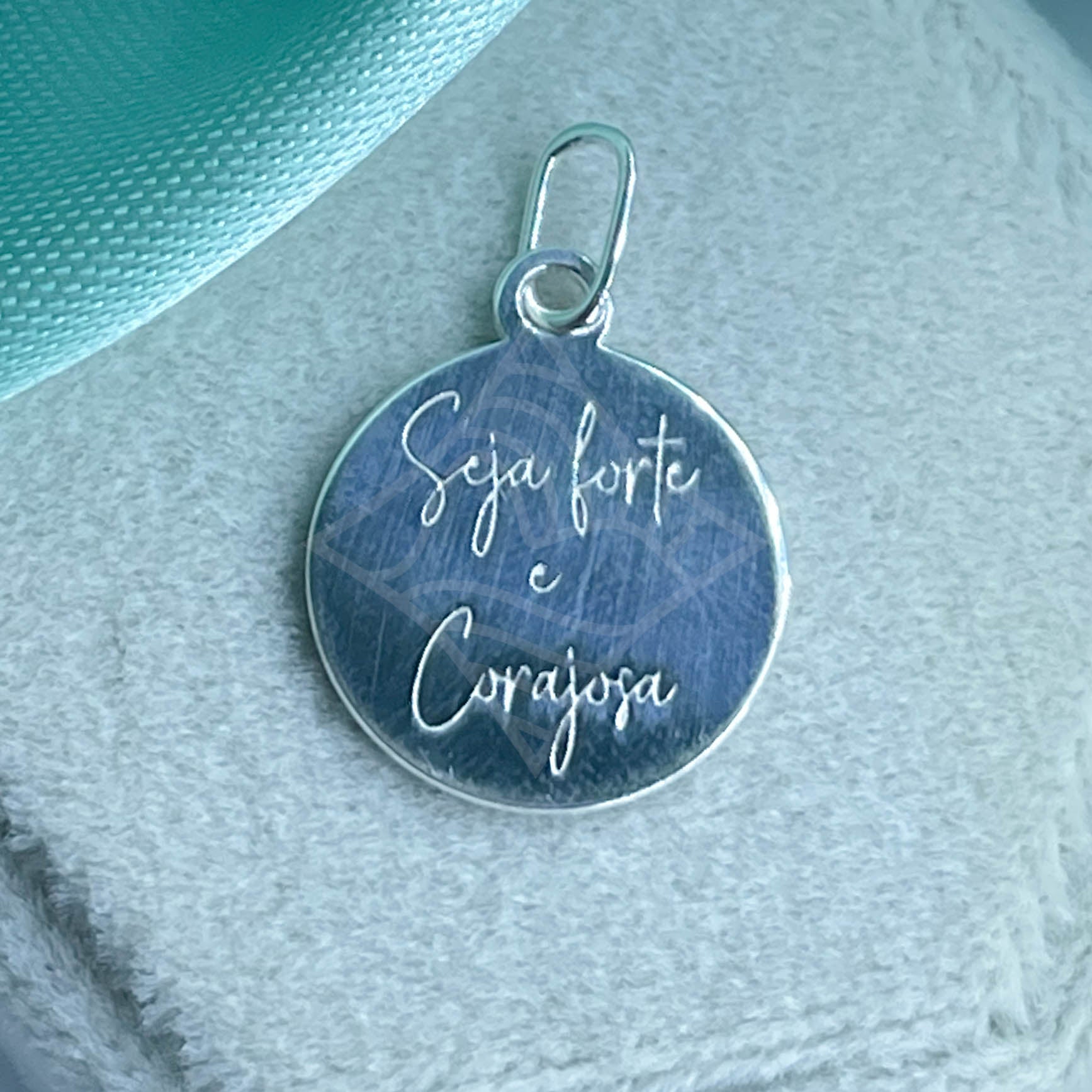 Pingente Medalha Seja Forte e Corajosa