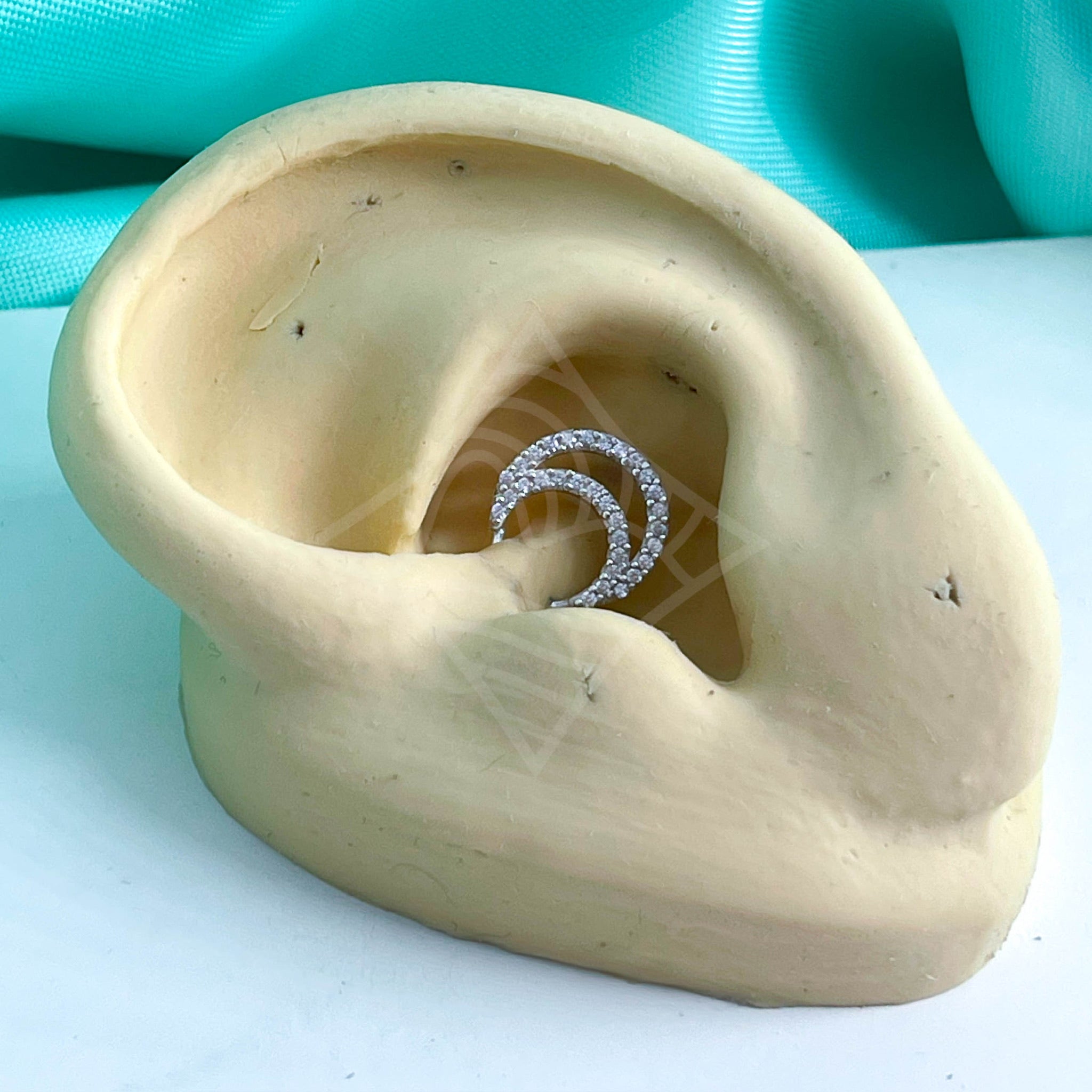 Piercing Cravejado Olívia Septo / Orelha