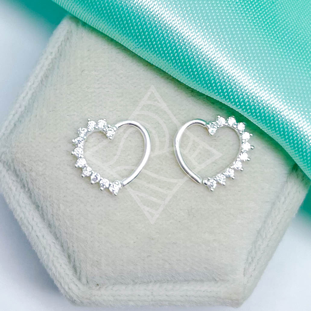 Piercing Coração Cravejado Day - helix ou daith