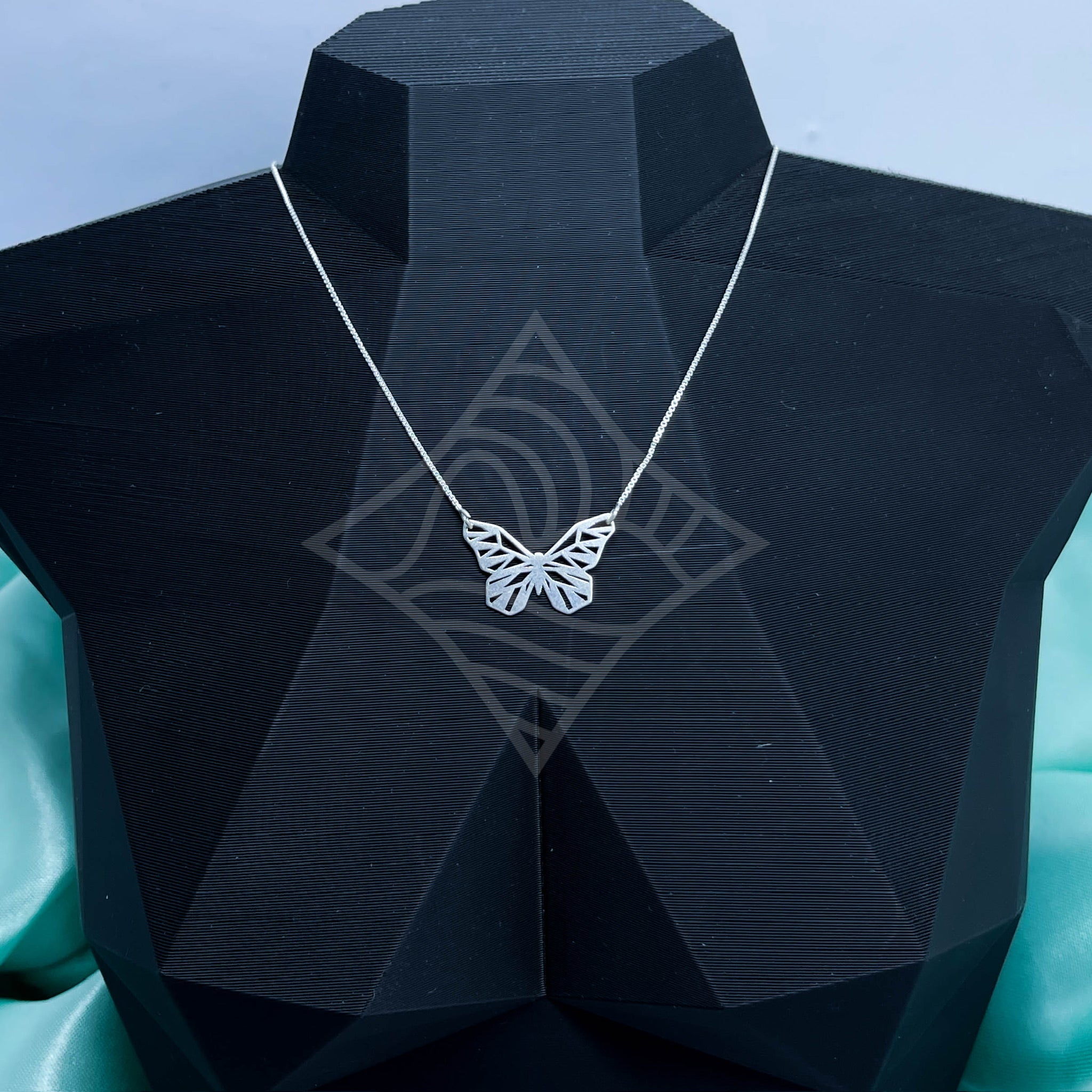 Colar Borboleta Geometrica Bruna