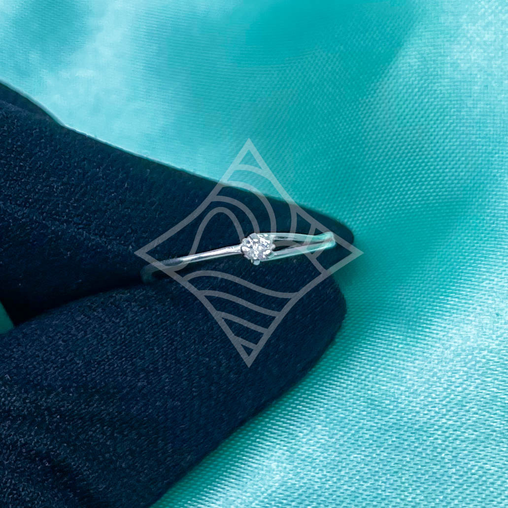 Anel Solitário Minimalista