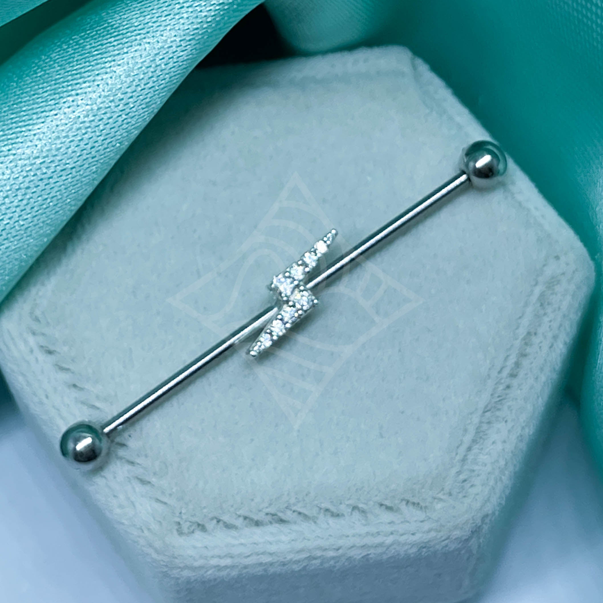 Piercing Transversal Raio Cravejado