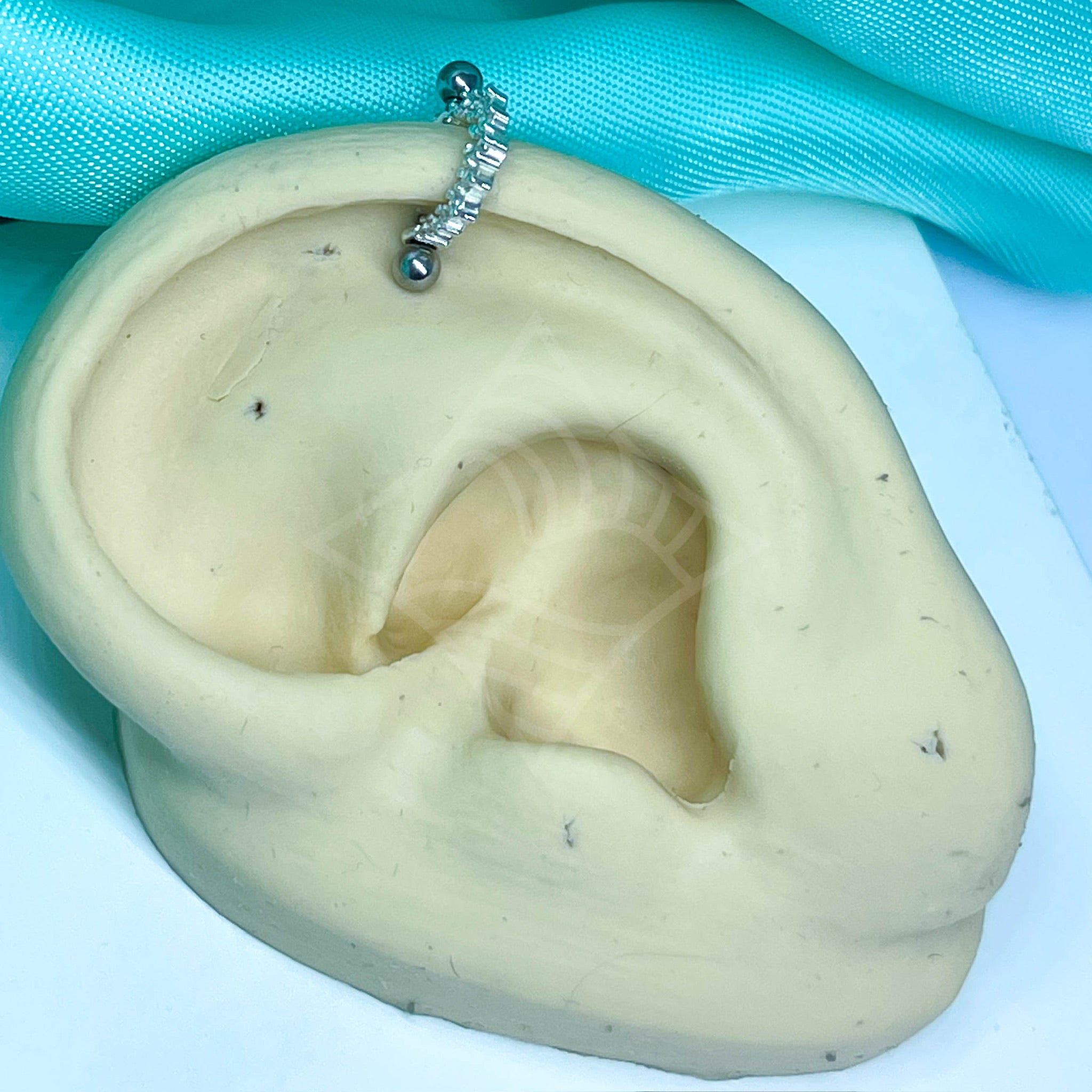 Piercing Cravejado Mamilo / Cartilagem