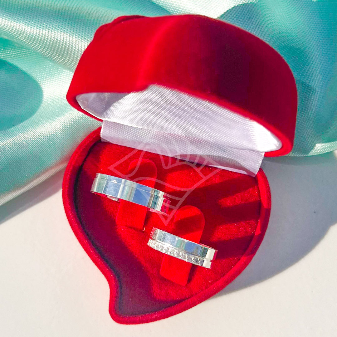 Par de Alianças Reta + Cravejada Lateral 5mm - Prata 950