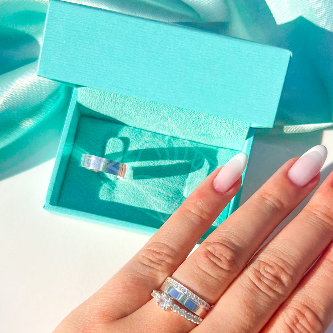 Par de Alianças Reta + Cravejada Lateral 5mm - Prata 950