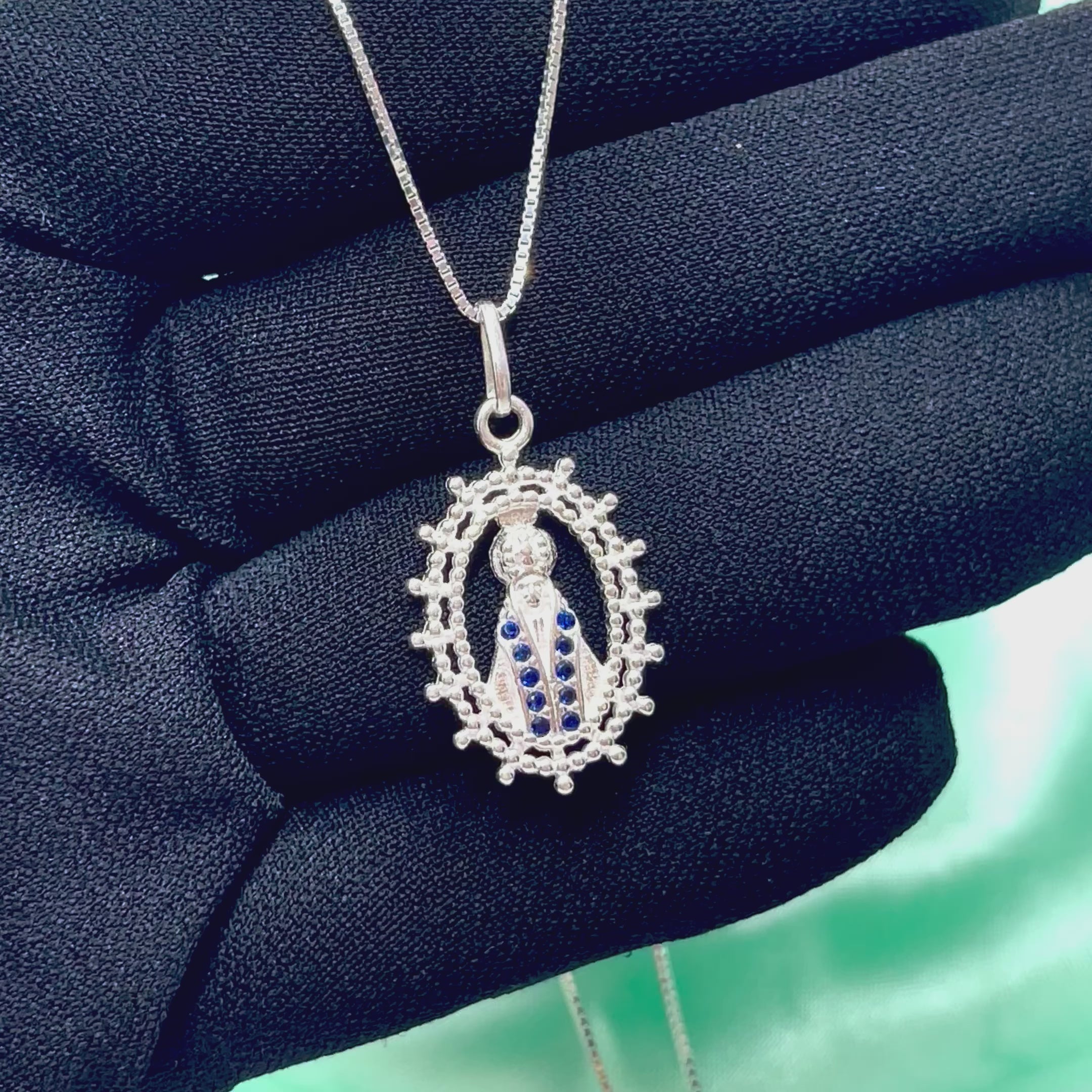 Colar Oval Nossa Senhora Cravejada