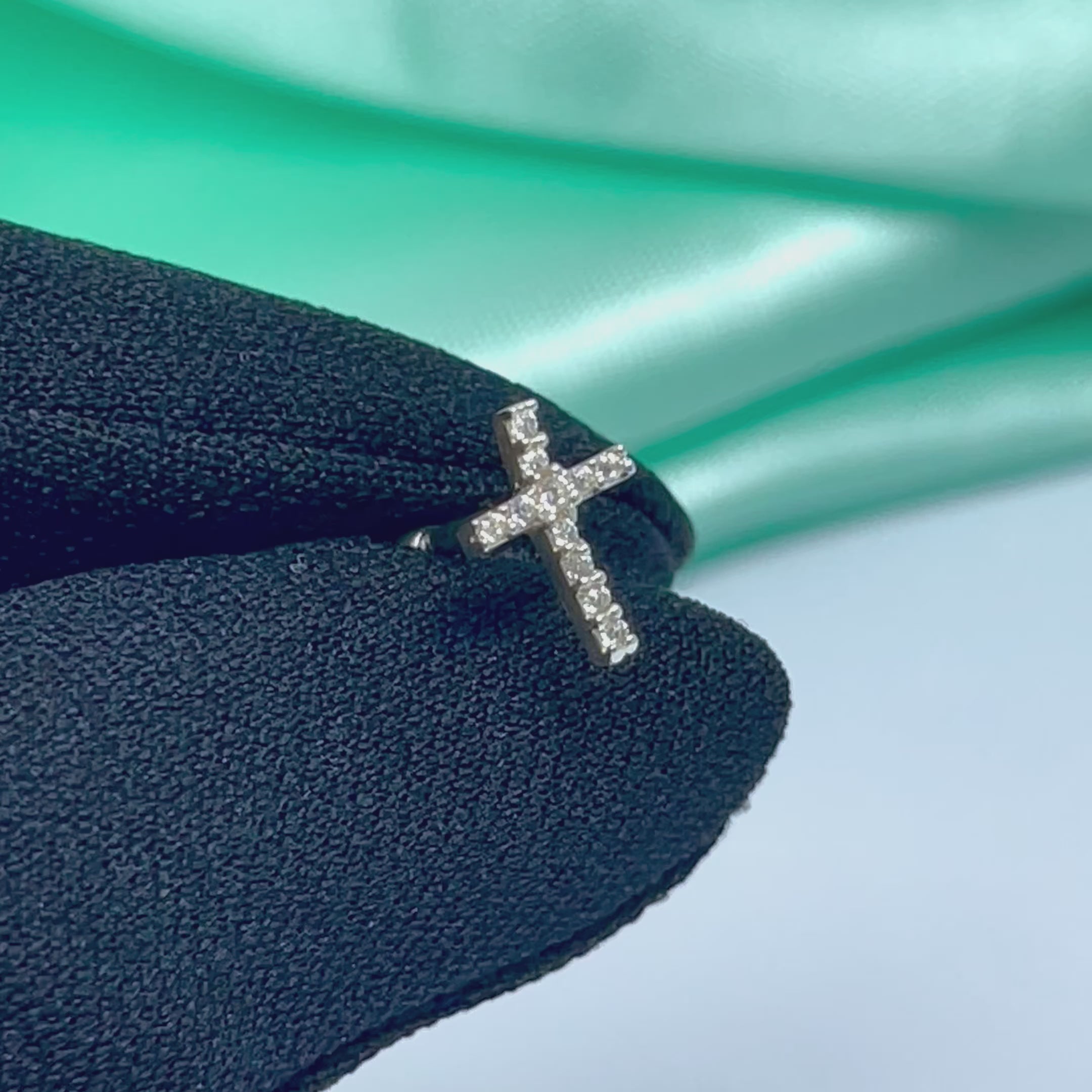 Piercing Cruz Cravejada