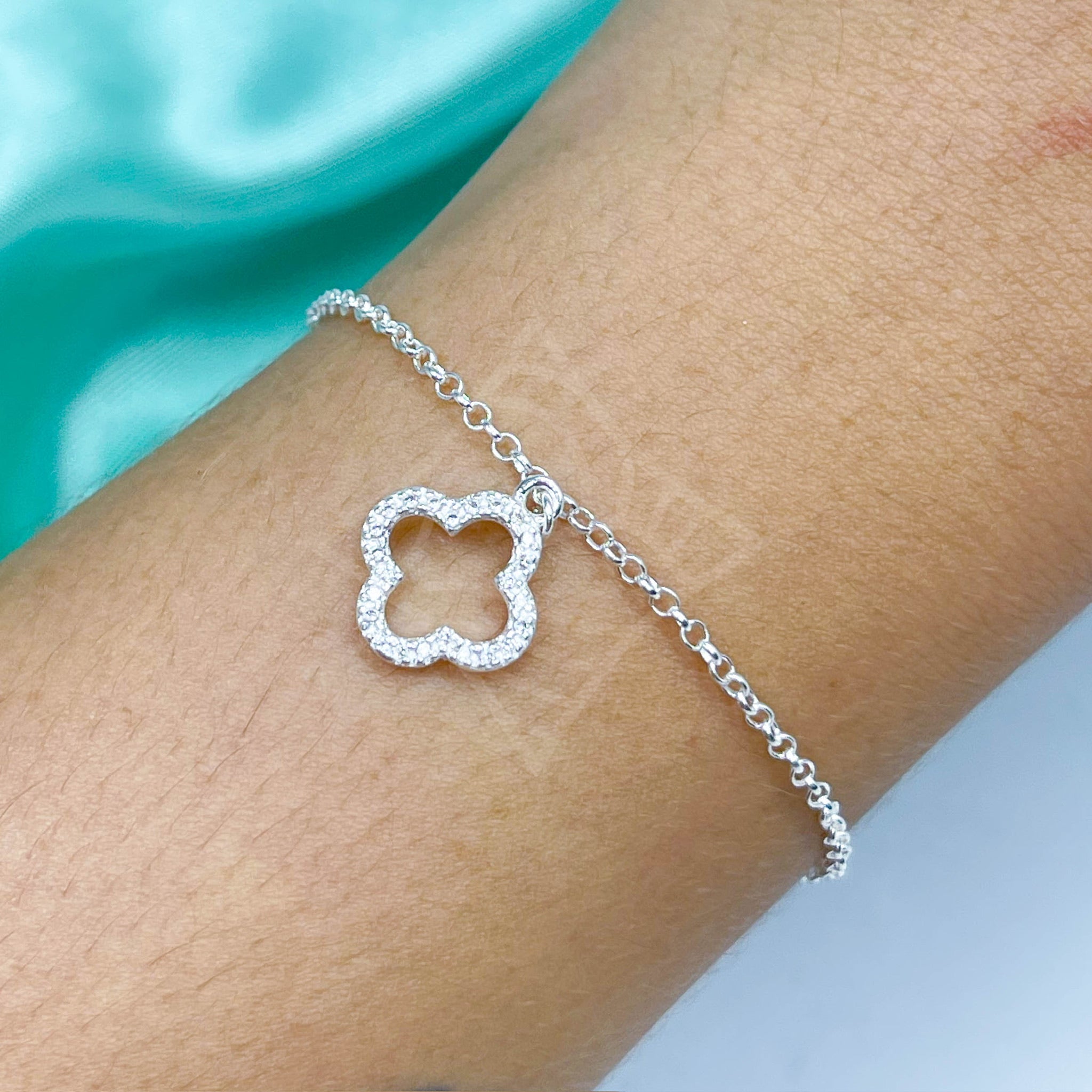 Pulseira Trevo Van Cleef Cravejada