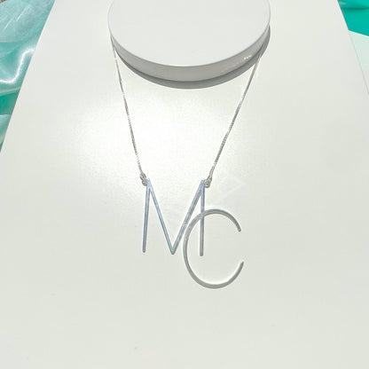 Colar Duas Iniciais Maiúsculas MC
