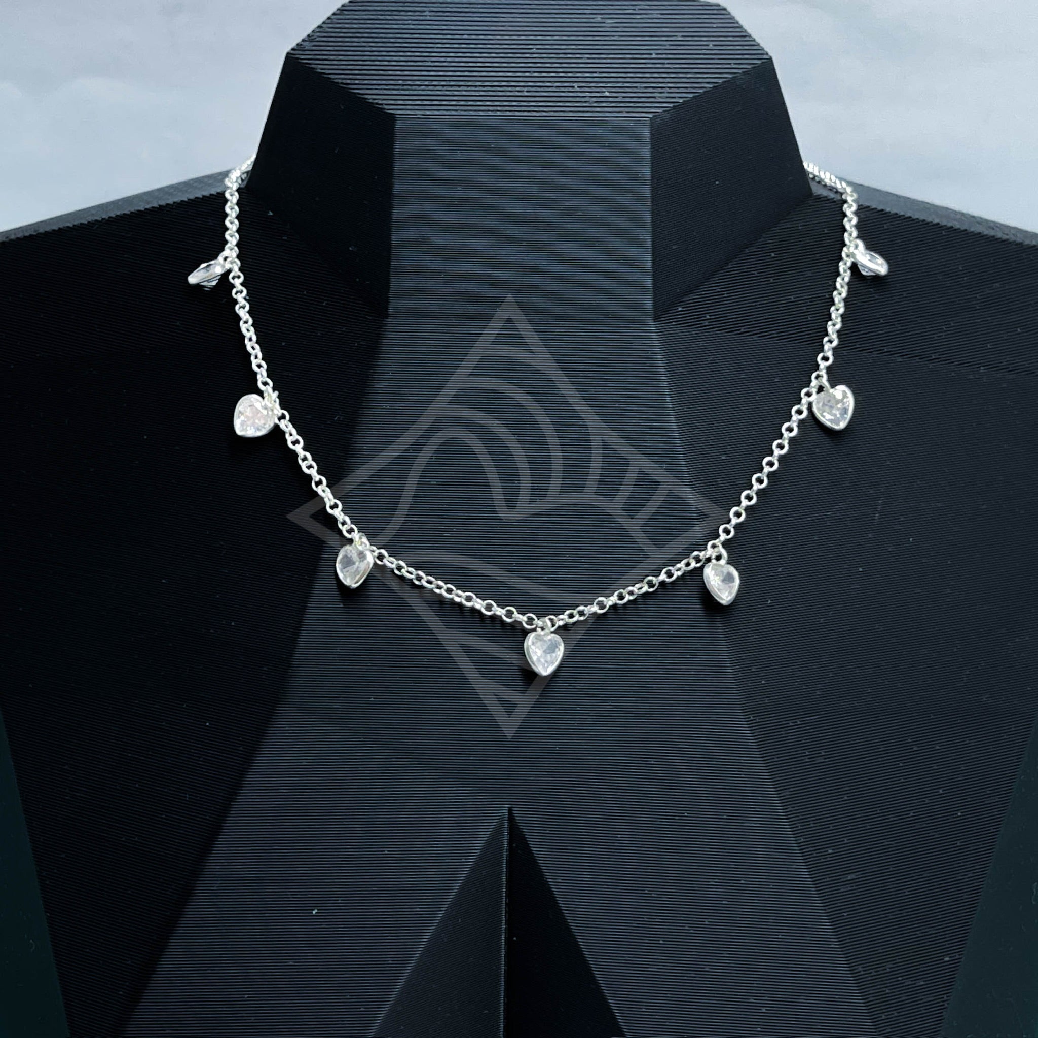 Colar Chocker 7 Pingentes Coração Iza