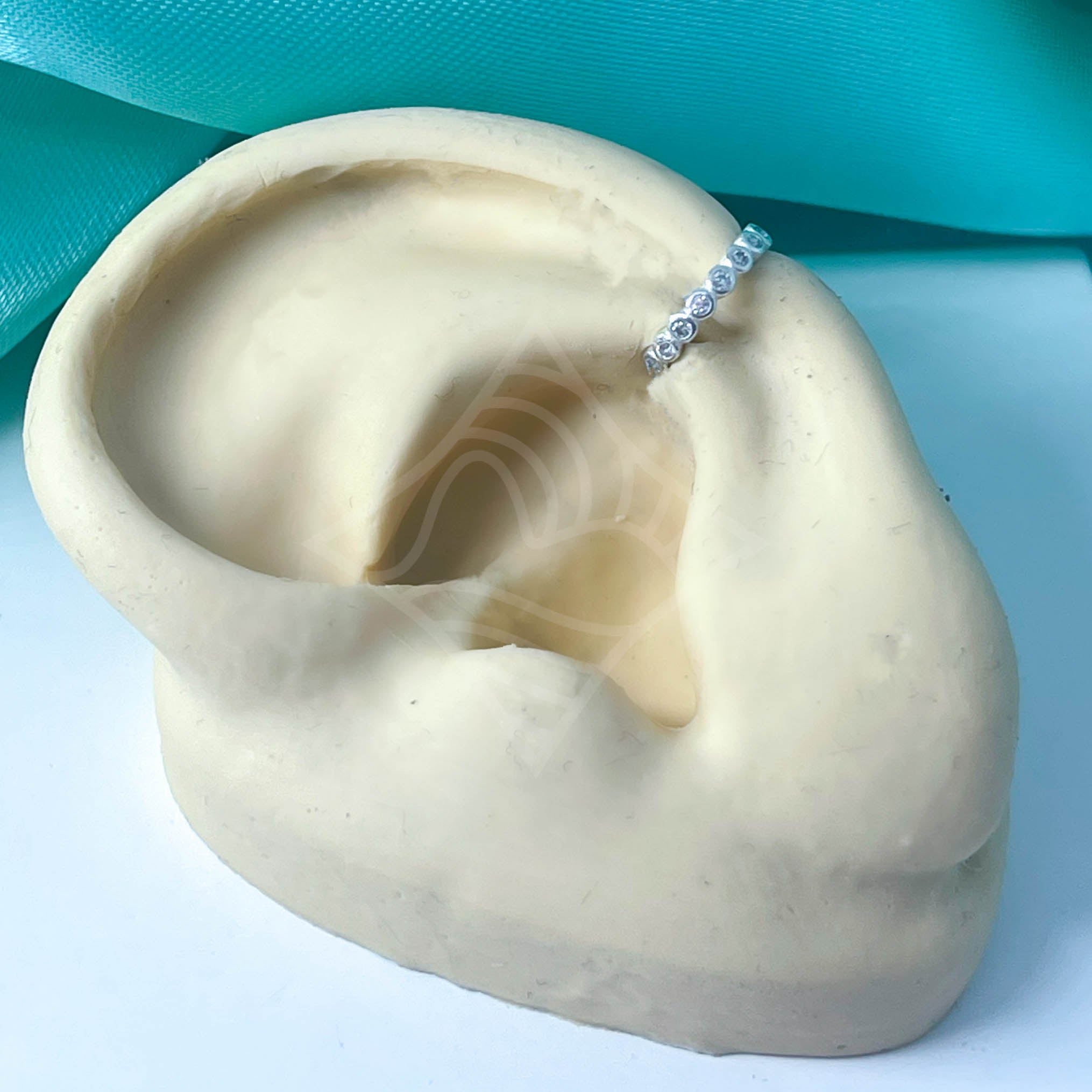 Piercing Conch Bolinhas