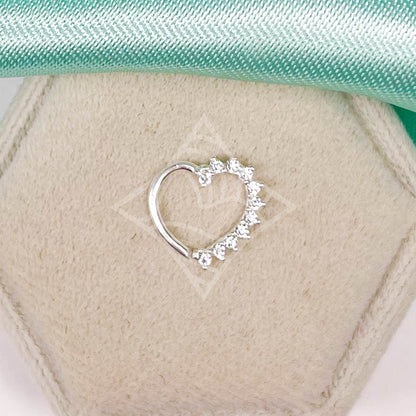 Piercing Coração Cravejado Day - helix ou daith