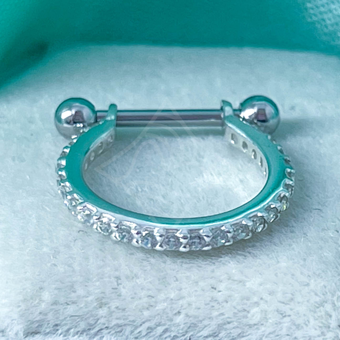 Piercing Conch Cravejado