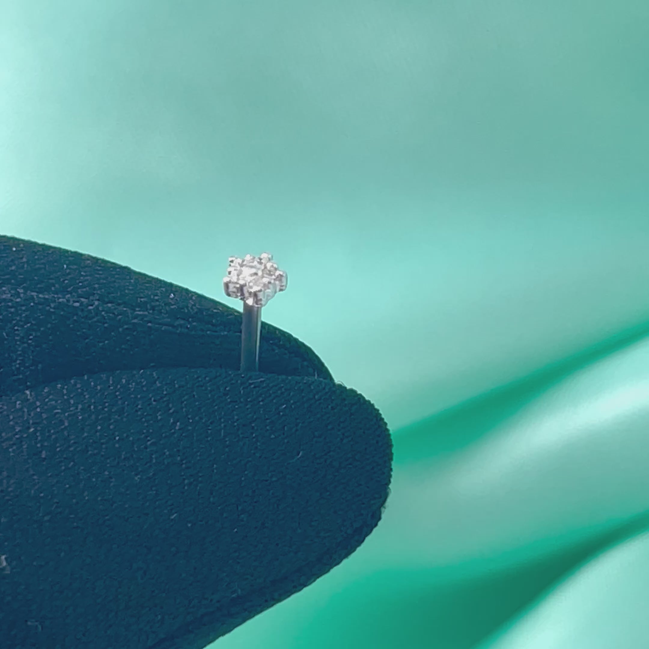 Piercing Flor Cravejada P