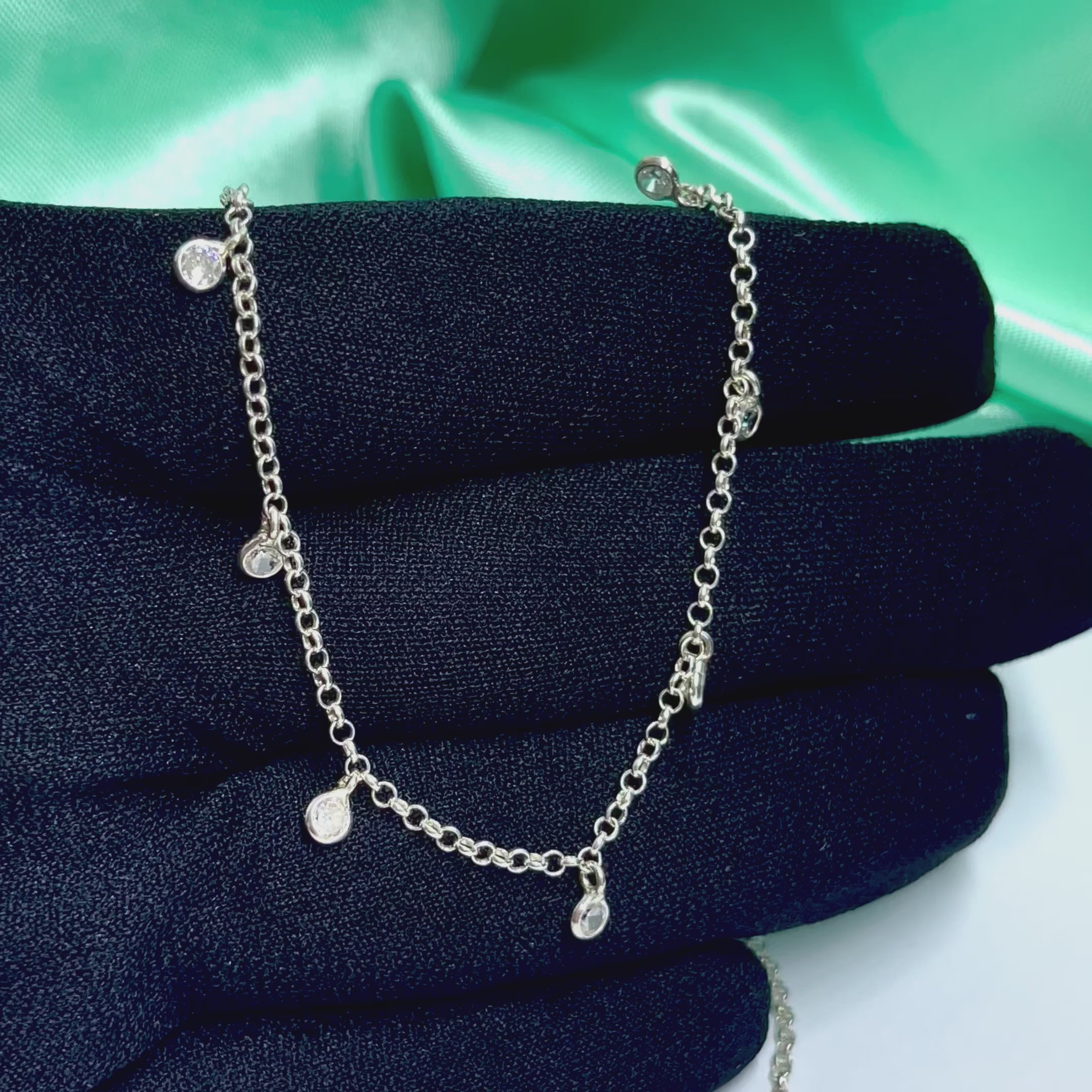 Colar Chocker Mini Pingentes Ponto de Luz