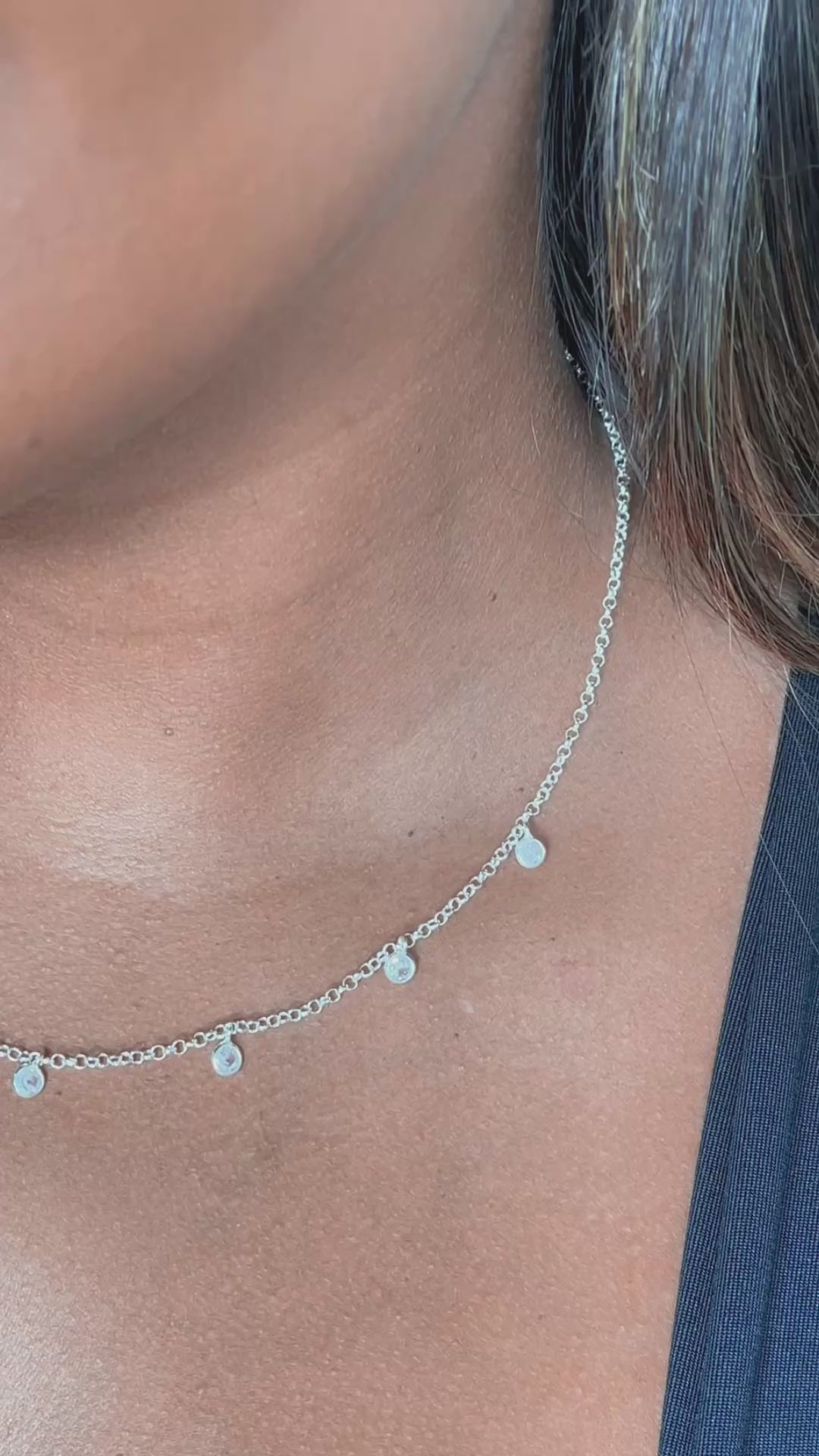 Colar Chocker Mini Pingentes Ponto de Luz