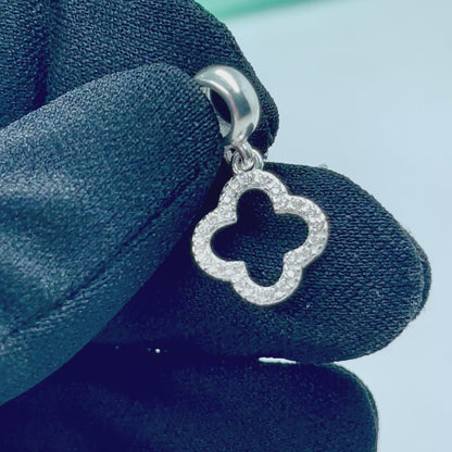 Pingente ou Berloque Trevo Van Cleef Cravejado